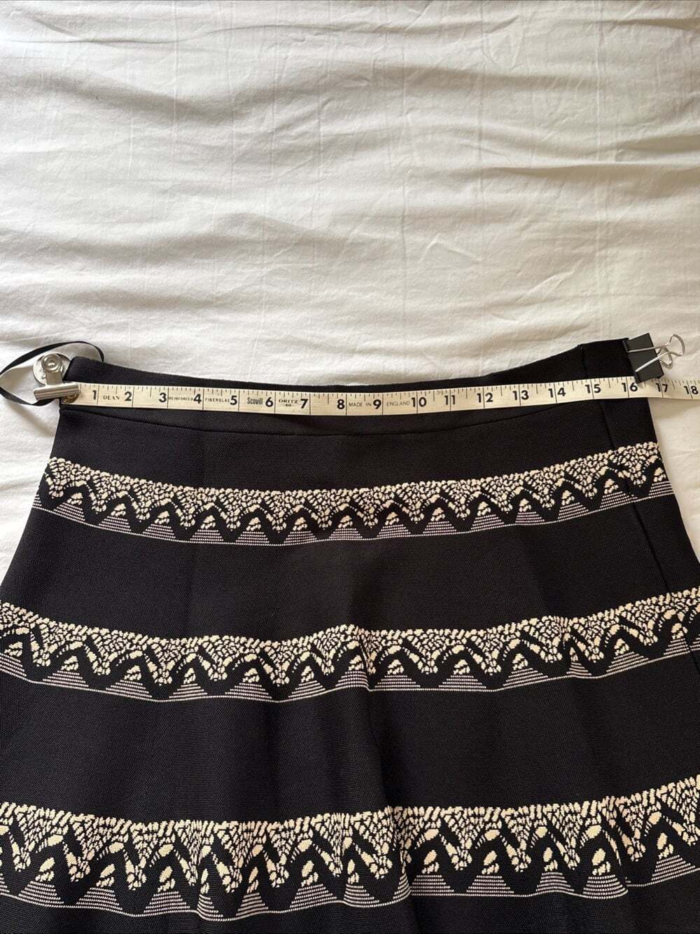 BCBGMaxAzria Alisse Knit Flare Mini Skirt Women Sz L Black Beige Thick Stretch - Picture 7 of 14